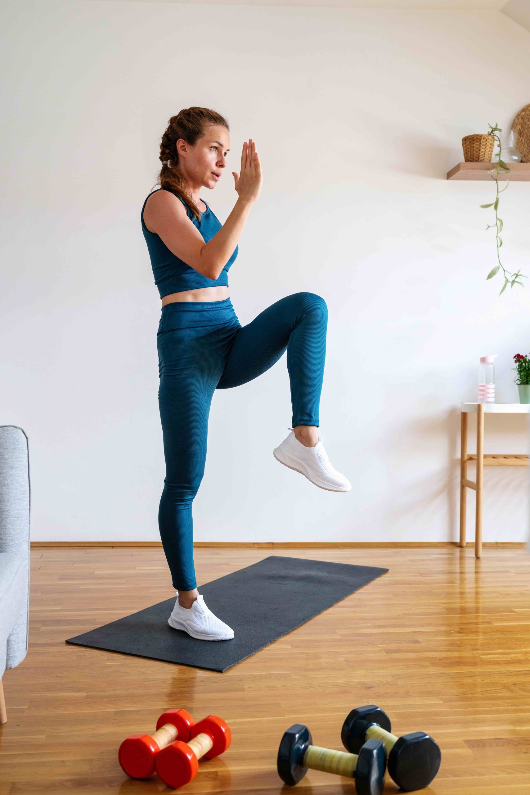 Athletic woman wearing sportswear doing anaerobic workout at home.